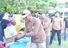 Sambut-Hari-Bhayangkara-ke-79,-Kapolda-Jatim-Safari-Kamtibmas-Salurkan-Bansos-untuk-Warga-Pesisir-Situbondo